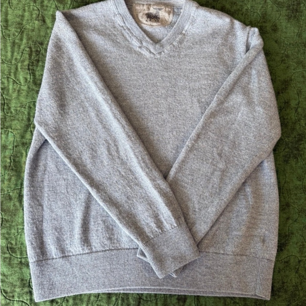 Mens Raffi sweater size medium  100% merino wool  bluish gray in color